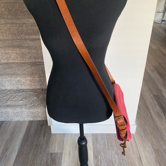 Fossil Leather Purse - Picture 2 of 6